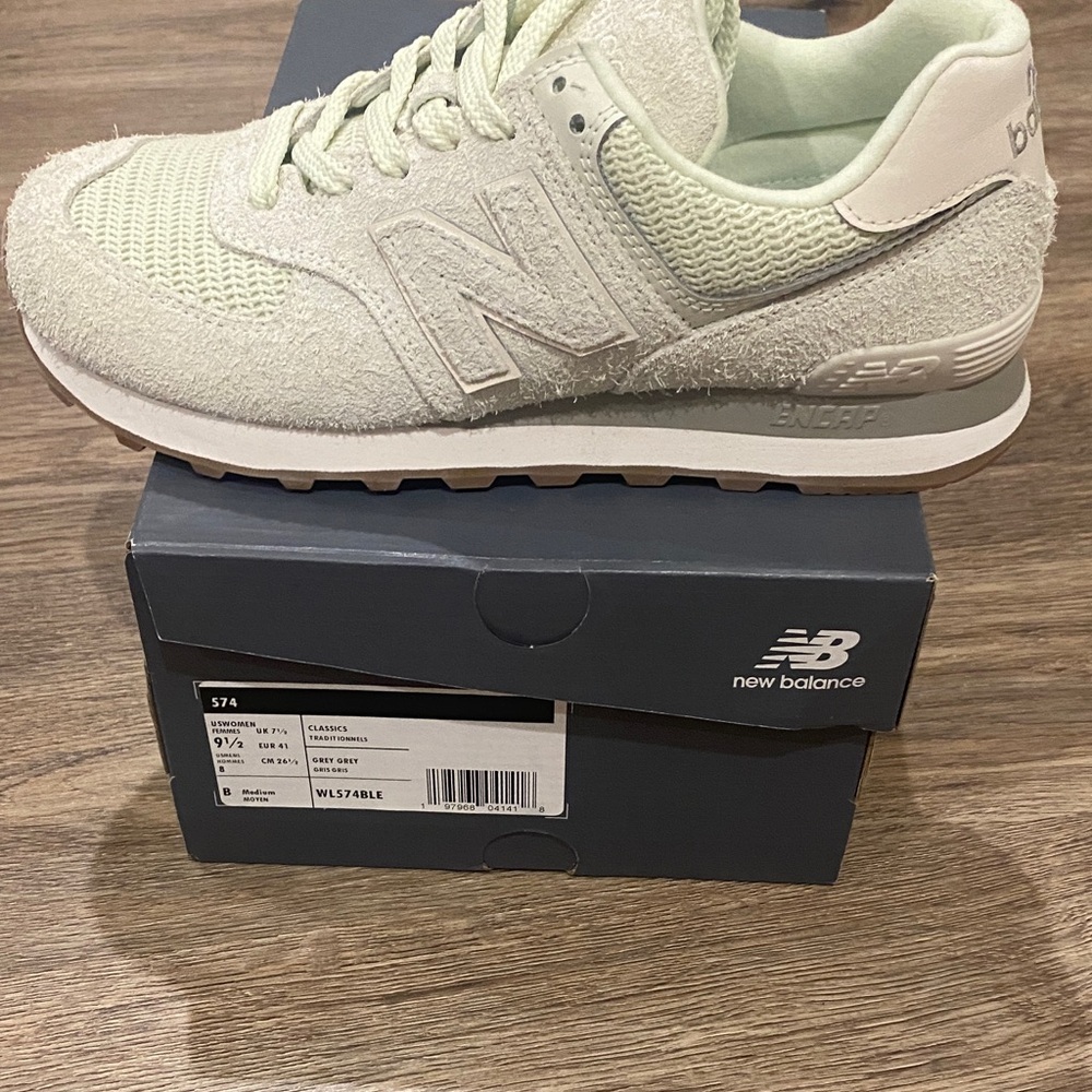 New Balance Women's 574 Sneaker in Light Grey/Off-White